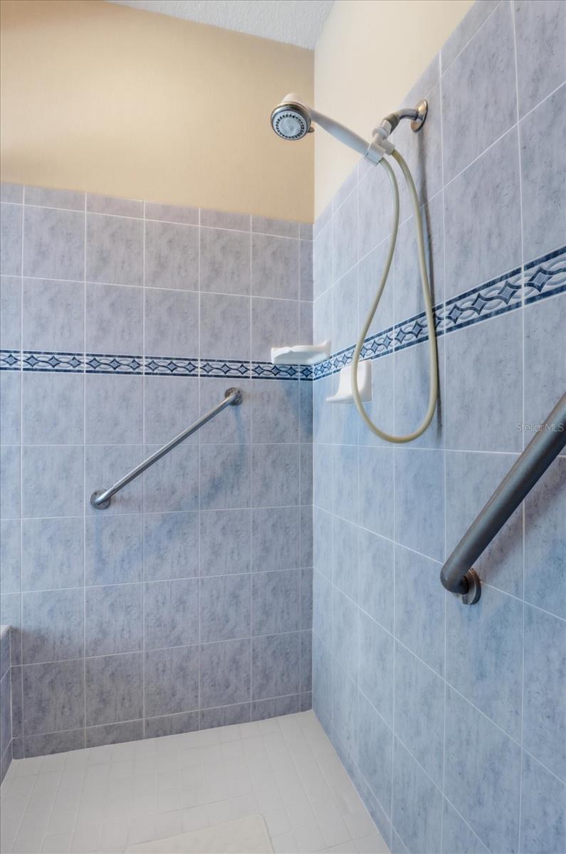 Image 33 of 47 For 16 Drypetes Court E