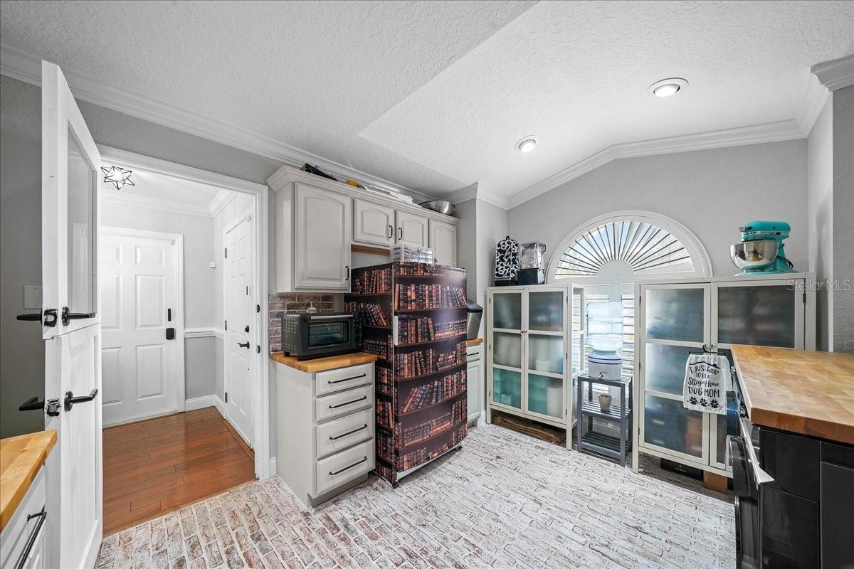 Image 17 of 67 For 2323 18th Circle