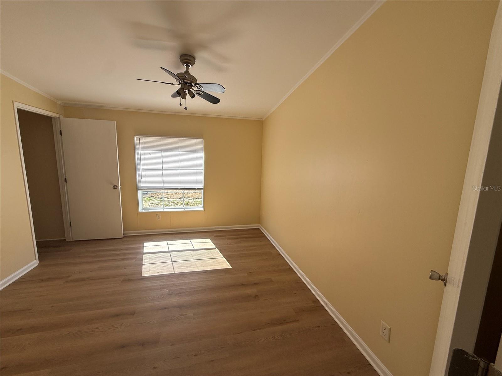 Image 11 of 18 For 11971 10th Place