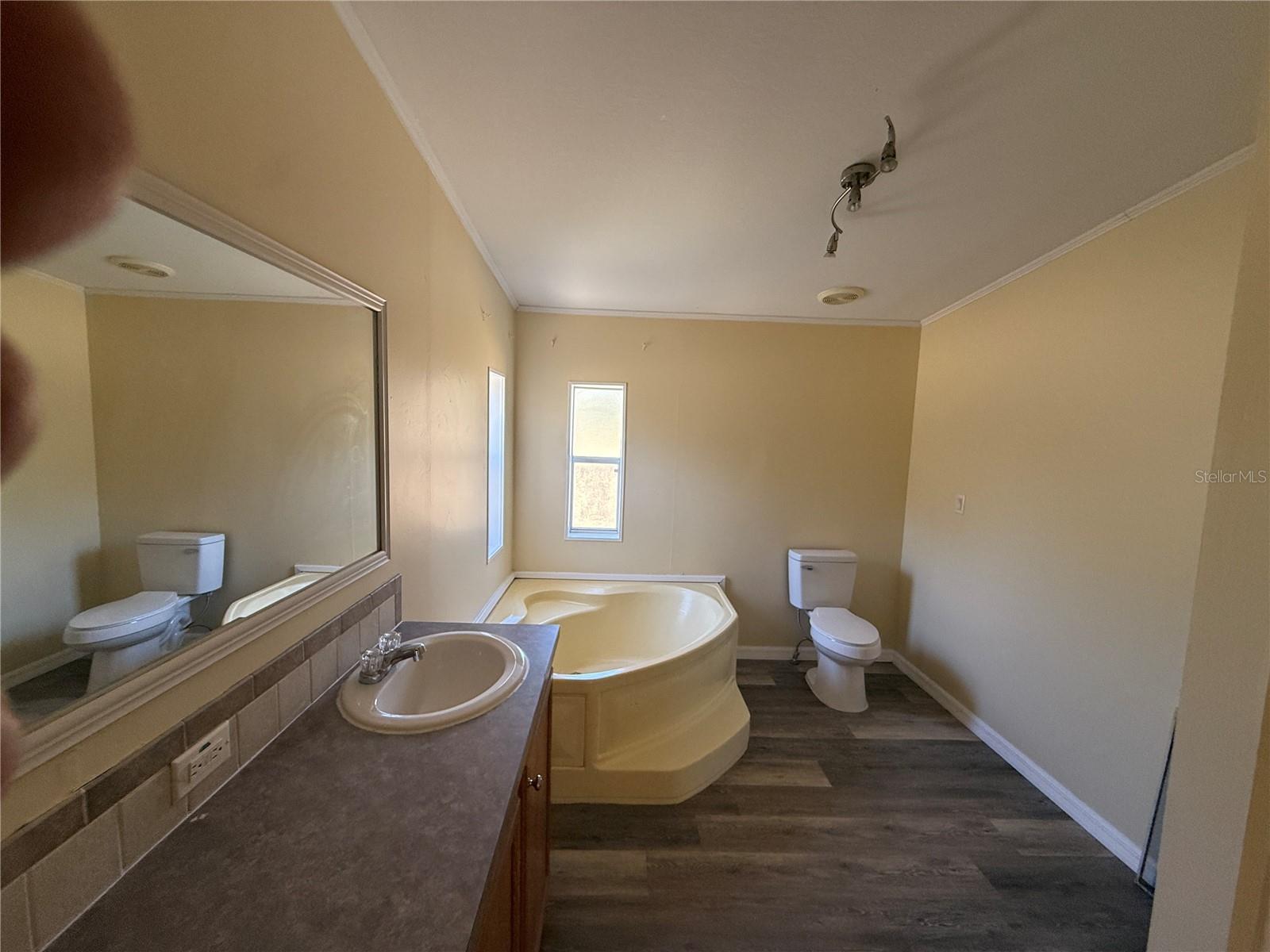 Image 15 of 18 For 11971 10th Place