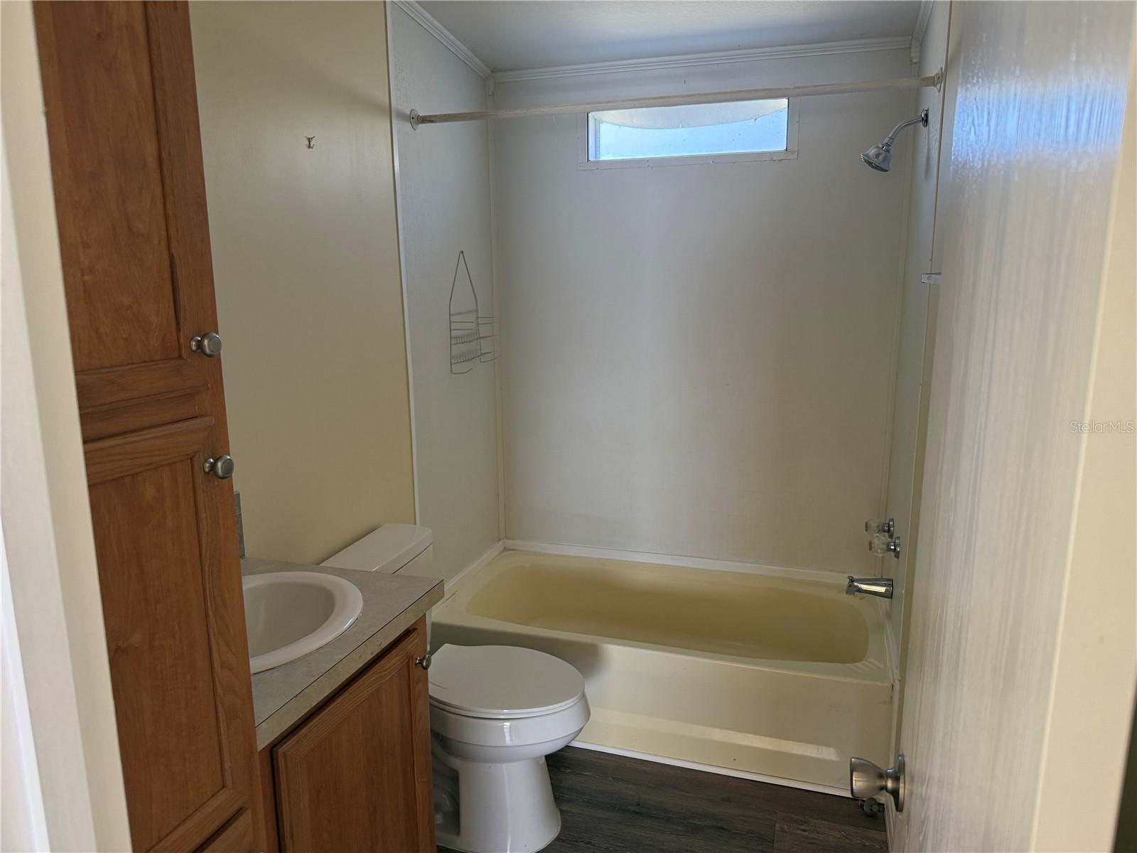 Image 17 of 18 For 11971 10th Place