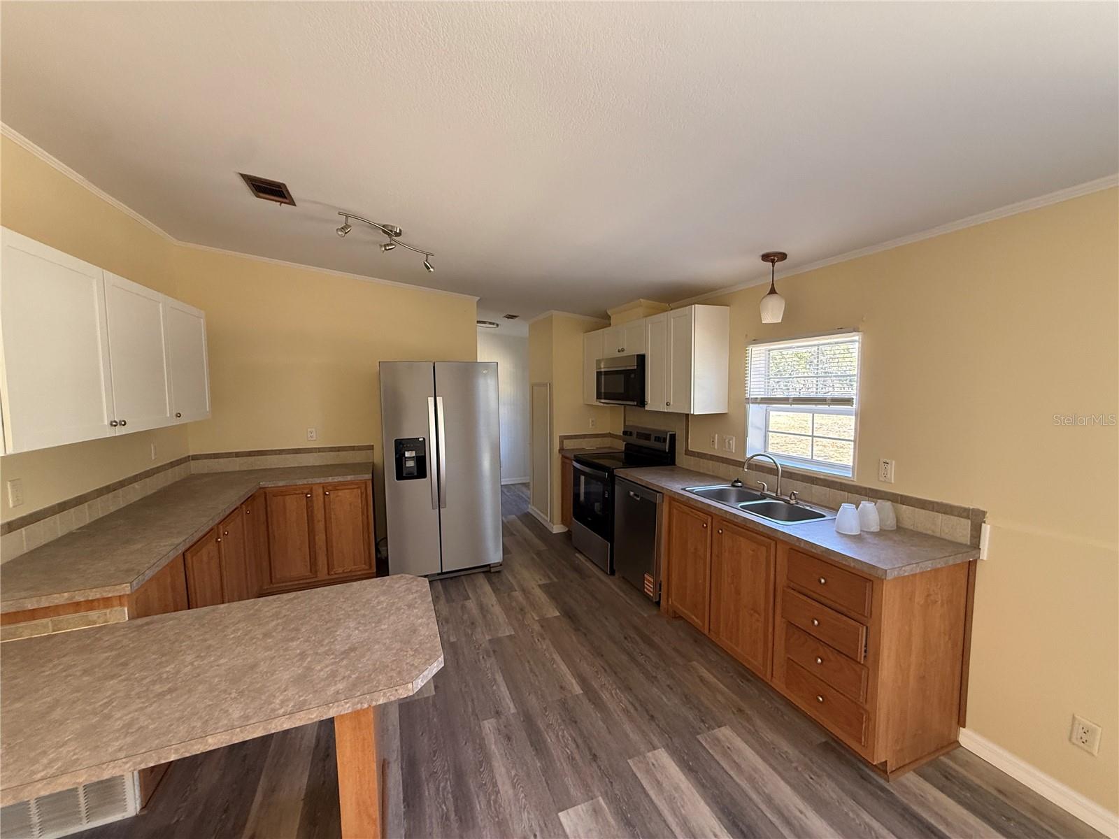 Image 8 of 18 For 11971 10th Place