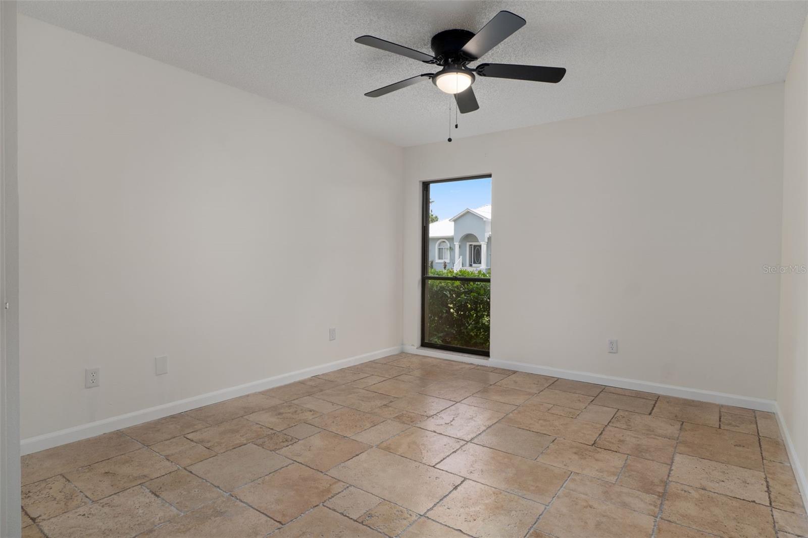 Image 18 of 48 For 239 Paradise Point Road