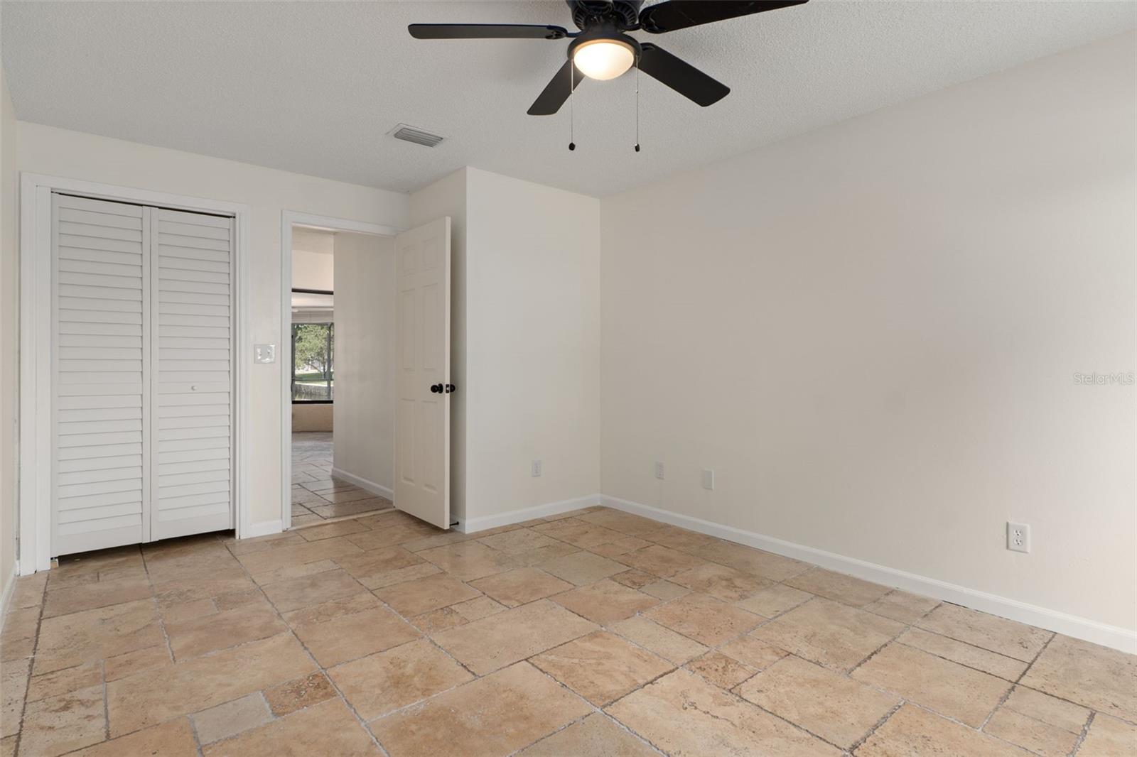 Image 19 of 48 For 239 Paradise Point Road