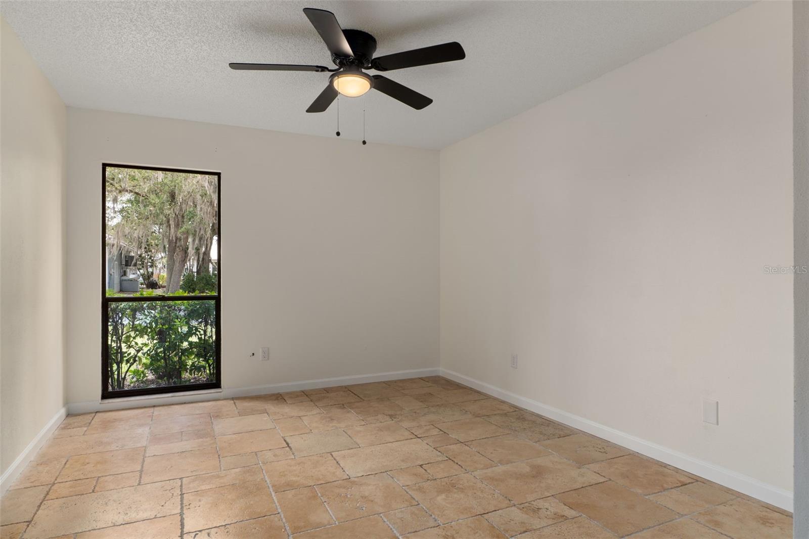 Image 22 of 48 For 239 Paradise Point Road