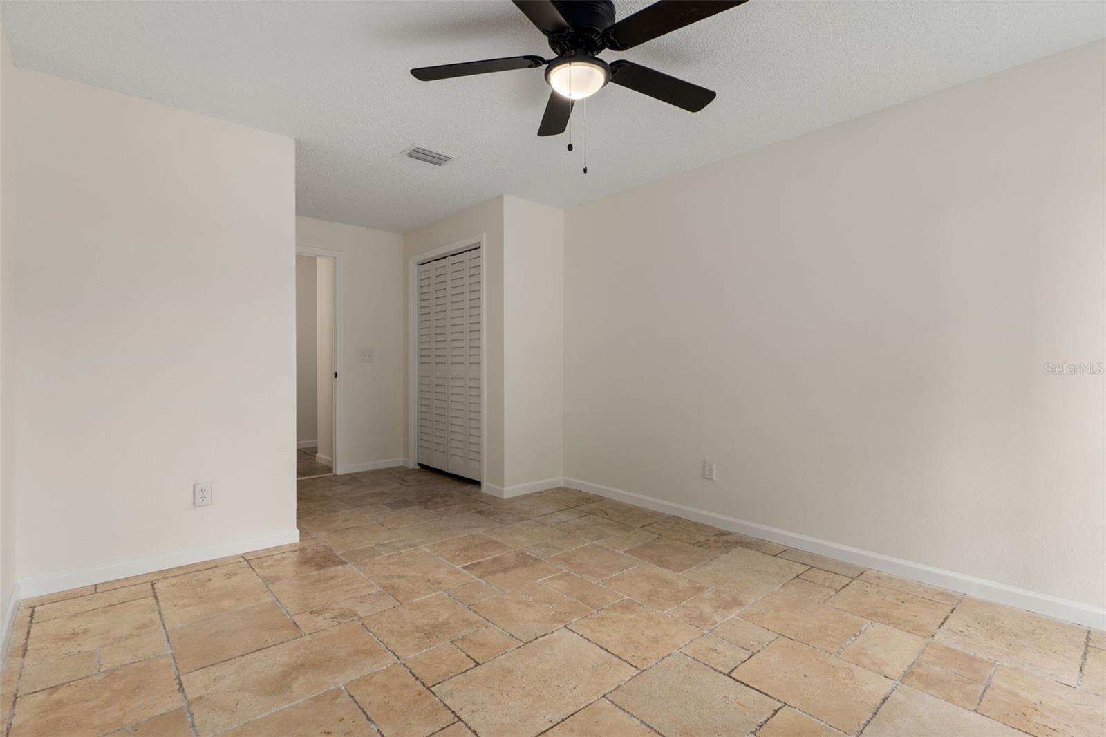 Image 23 of 48 For 239 Paradise Point Road