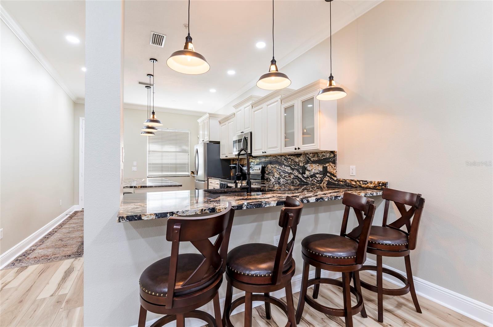 Listing photo id 8 for 6815 Dali Avenue F203