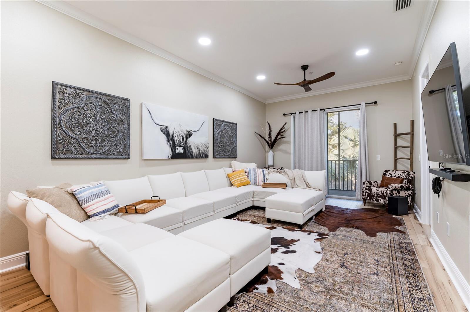 Listing photo id 9 for 6815 Dali Avenue F203