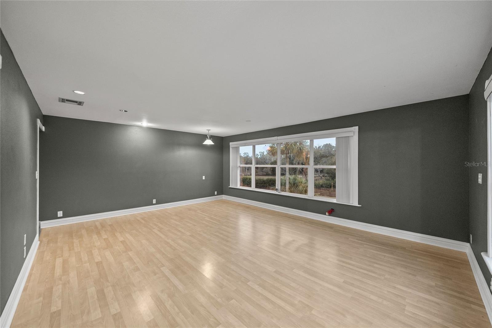 Image 29 of 86 For 2401 26th Street