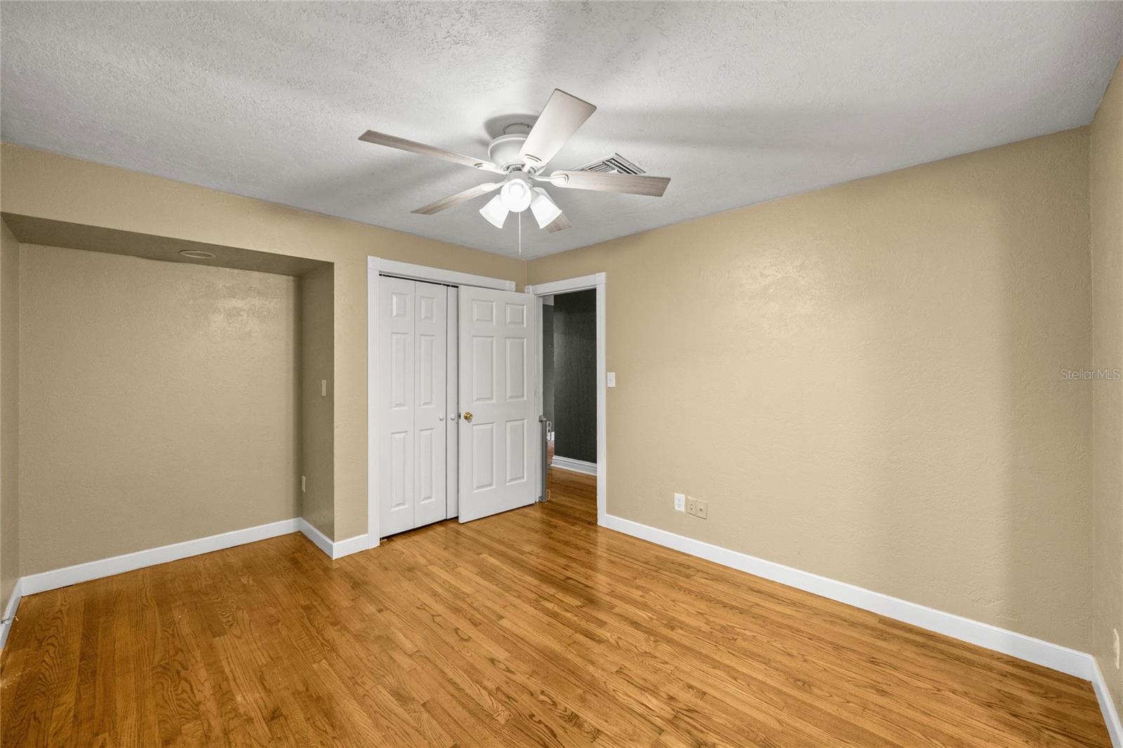 Image 48 of 86 For 2401 26th Street