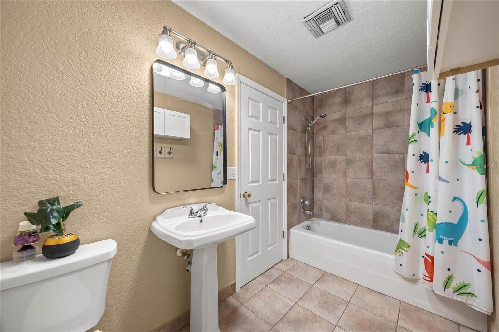 Image 57 of 86 For 2401 26th Street