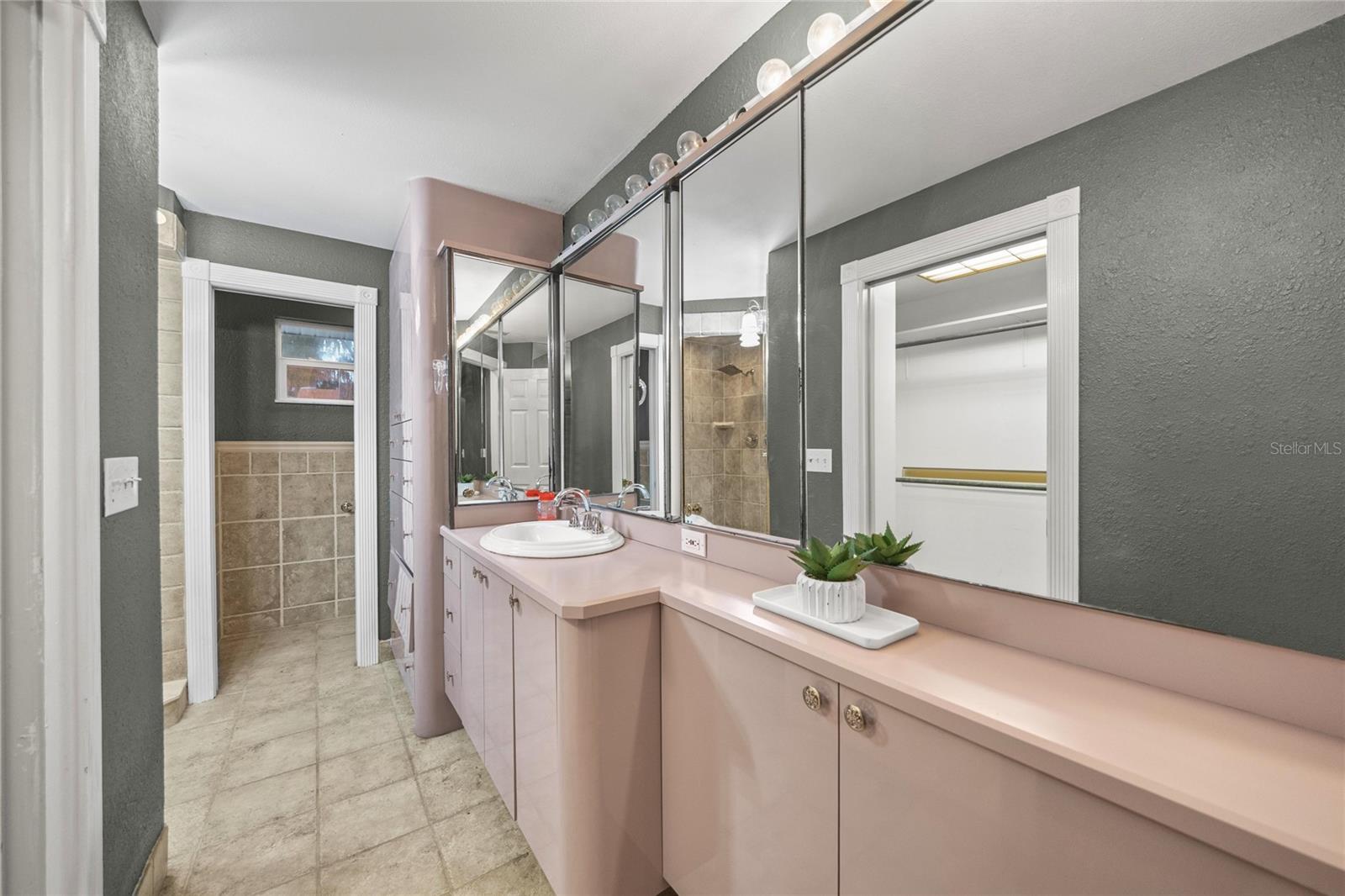 Image 62 of 86 For 2401 26th Street