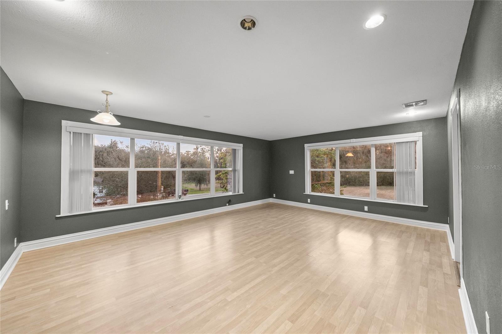 Image 67 of 86 For 2401 26th Street