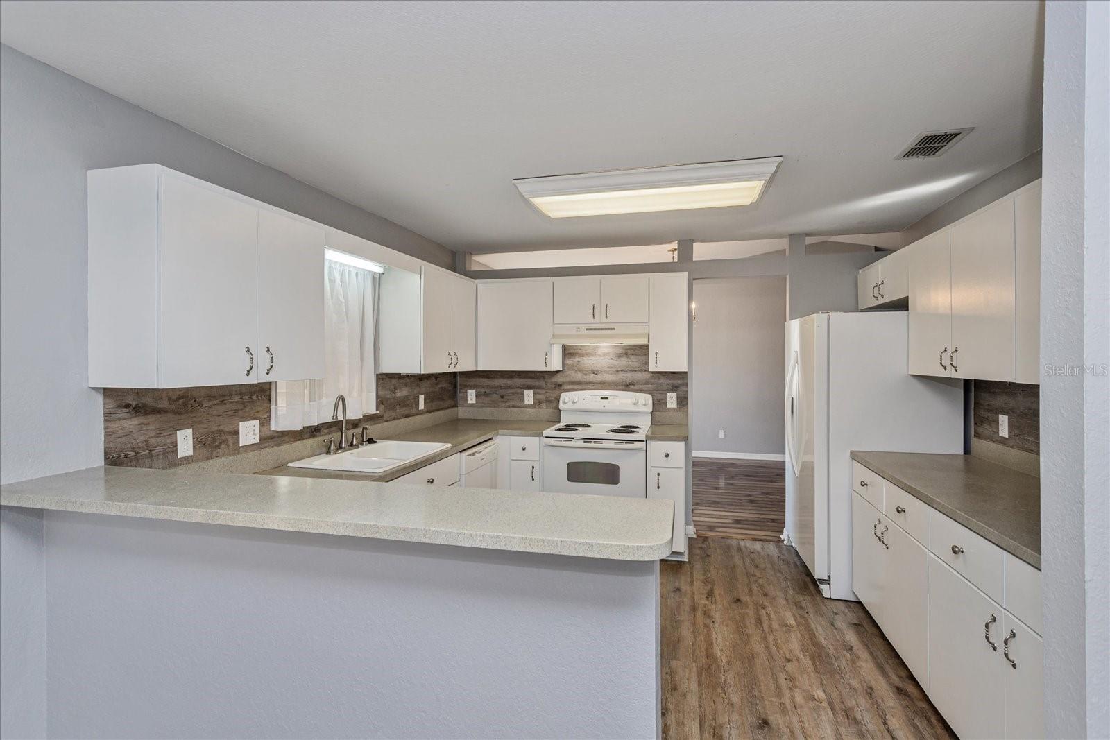 Image 10 of 28 For 6114 104th Street