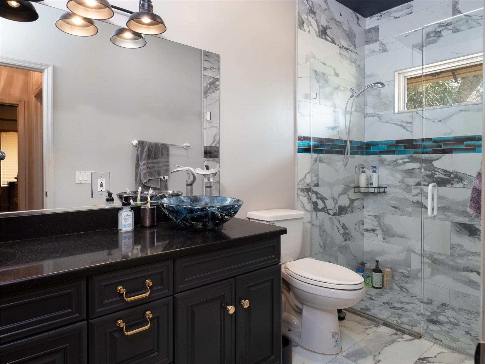 Image 18 of 39 For 4986 7th Avenue Road