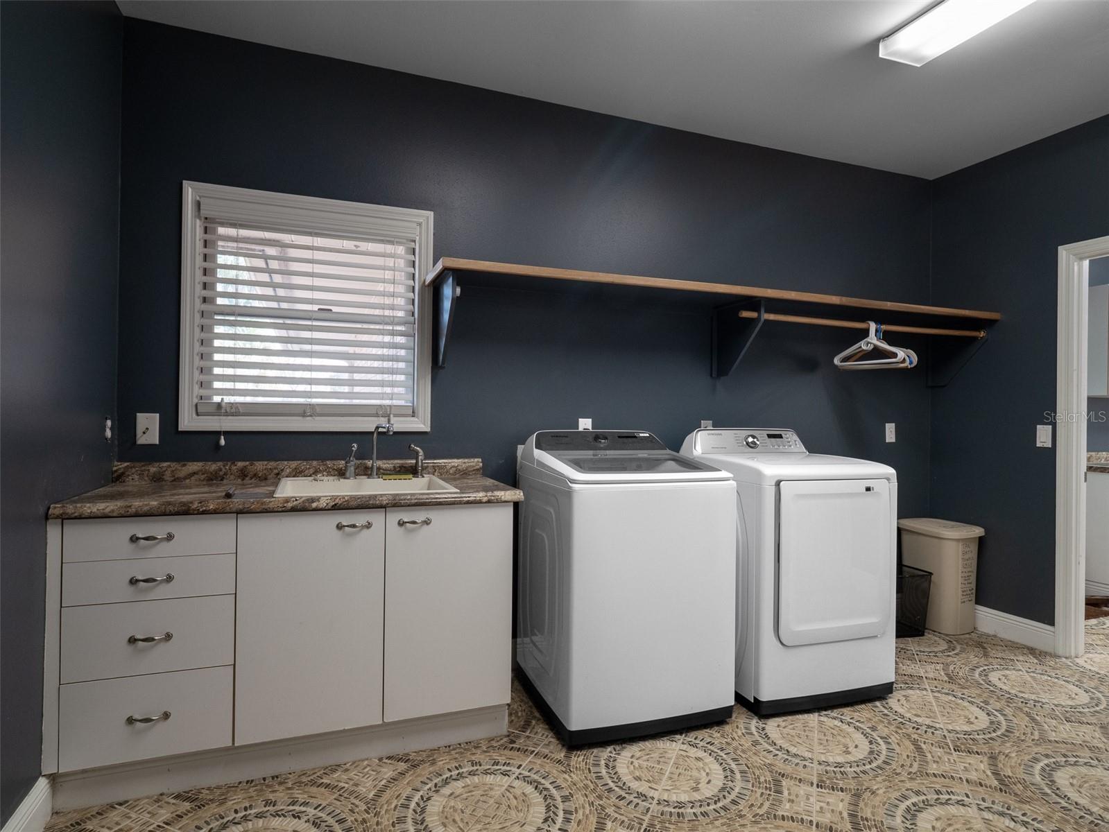 Image 24 of 39 For 4986 7th Avenue Road