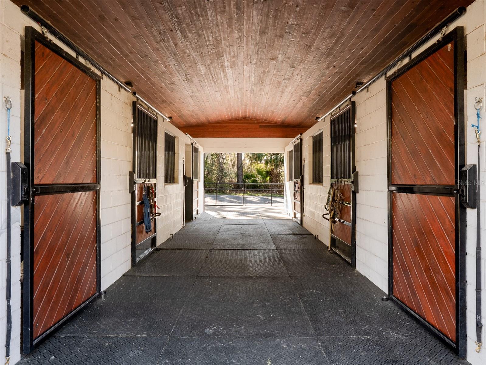 Image 31 of 39 For 4986 7th Avenue Road