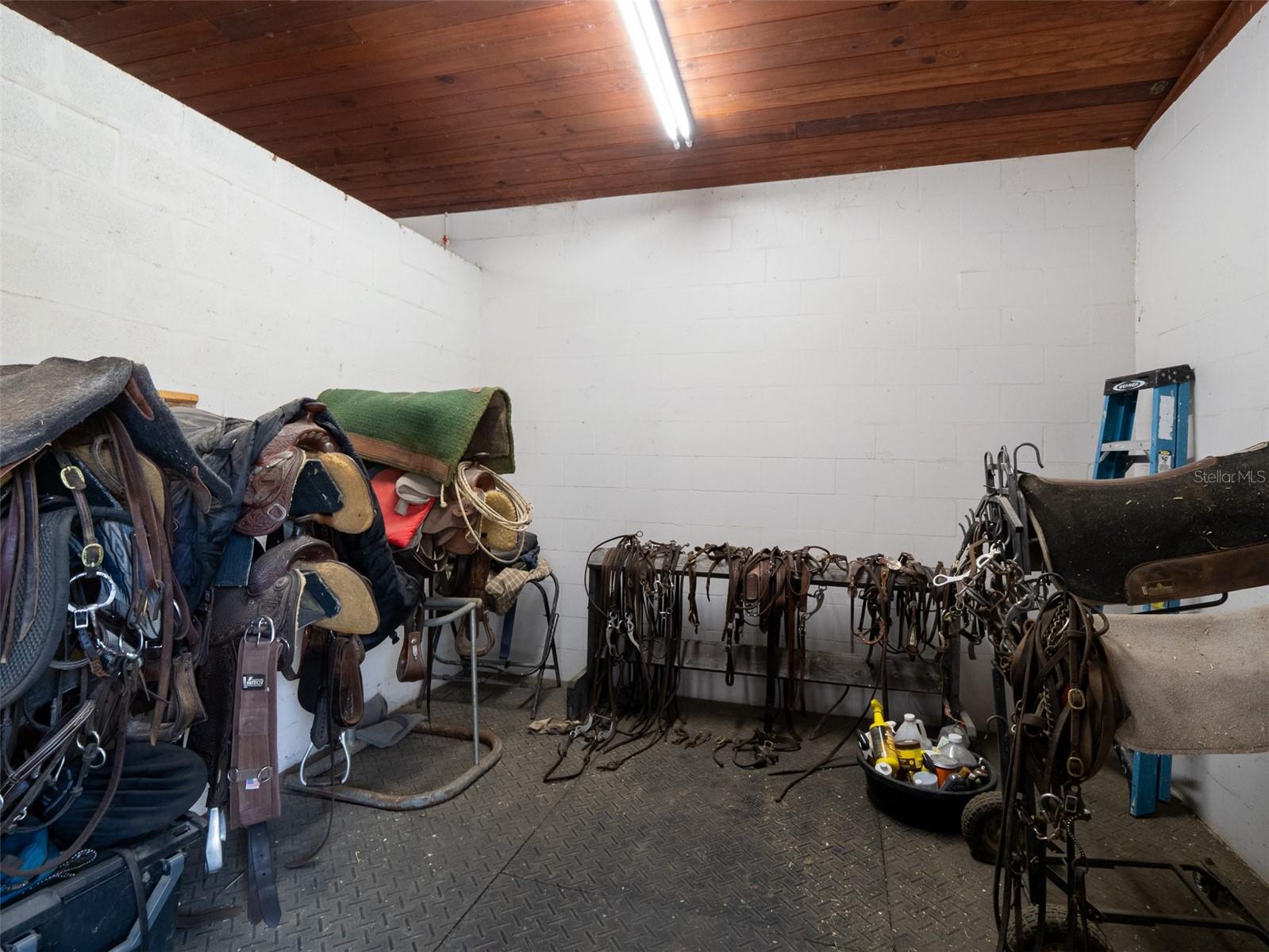 Image 32 of 39 For 4986 7th Avenue Road