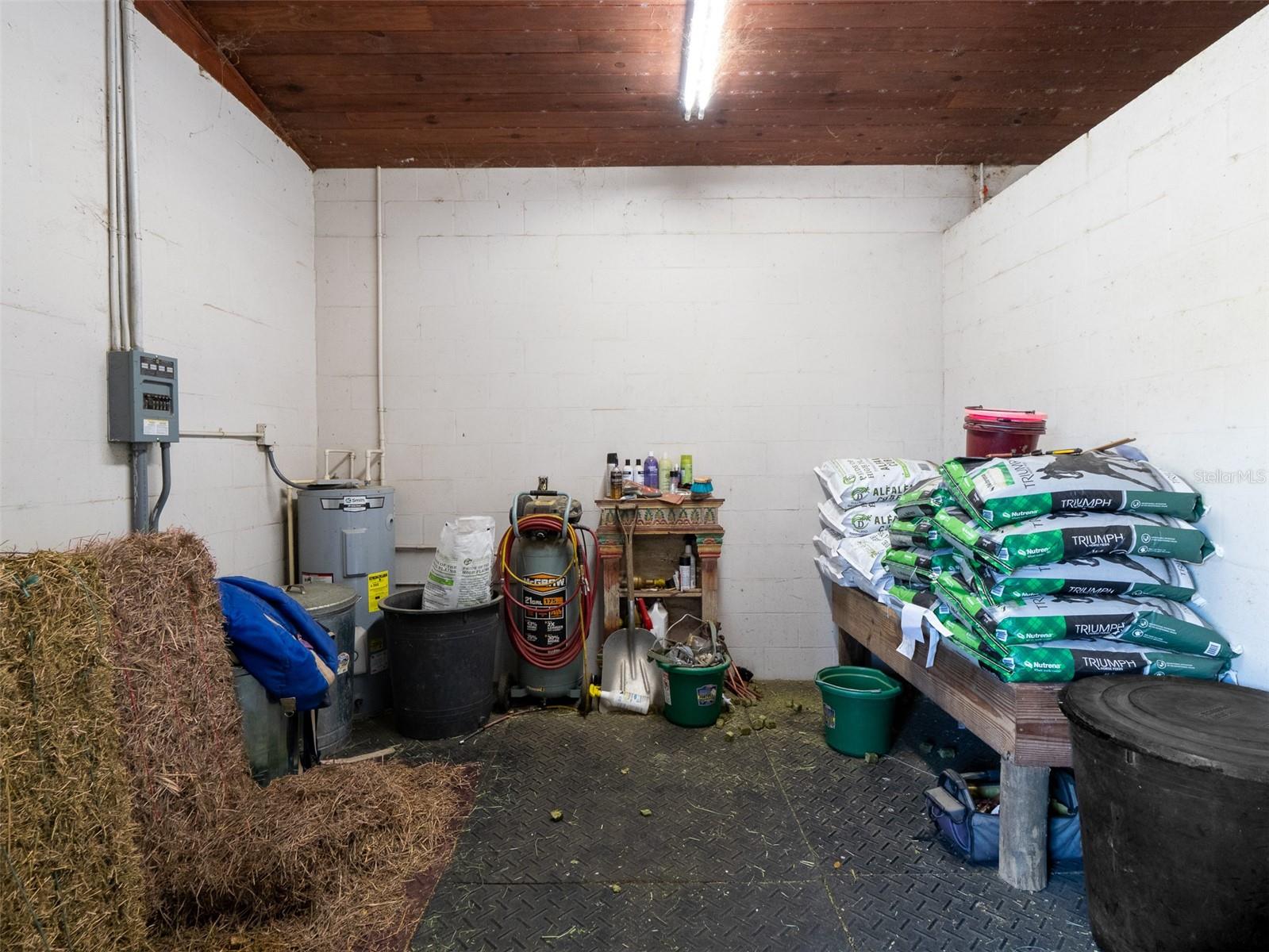 Image 33 of 39 For 4986 7th Avenue Road