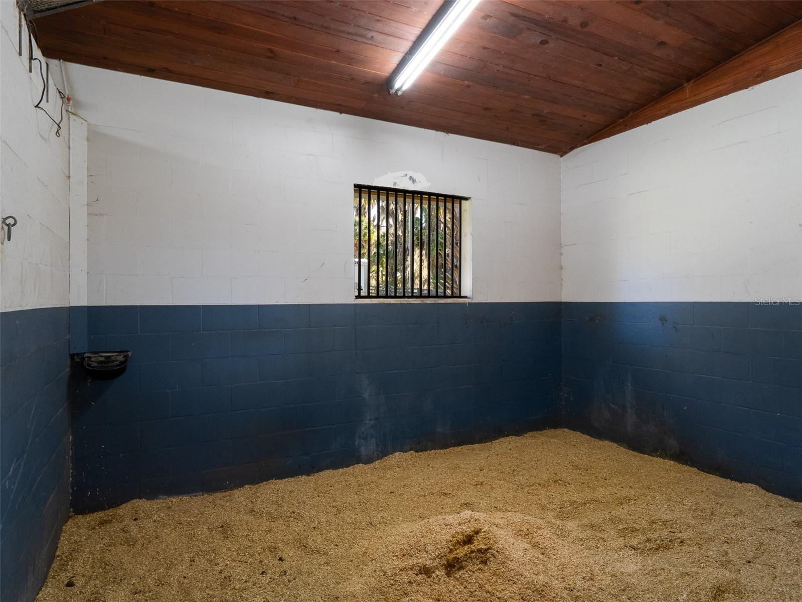 Image 34 of 39 For 4986 7th Avenue Road