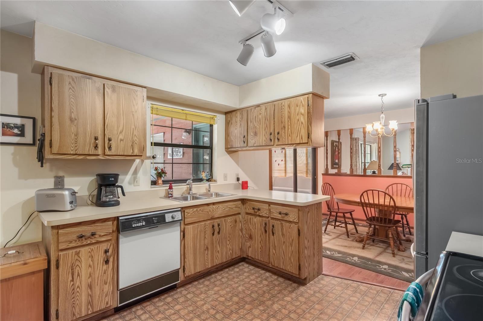 Image 15 of 43 For 2560 46 Lane