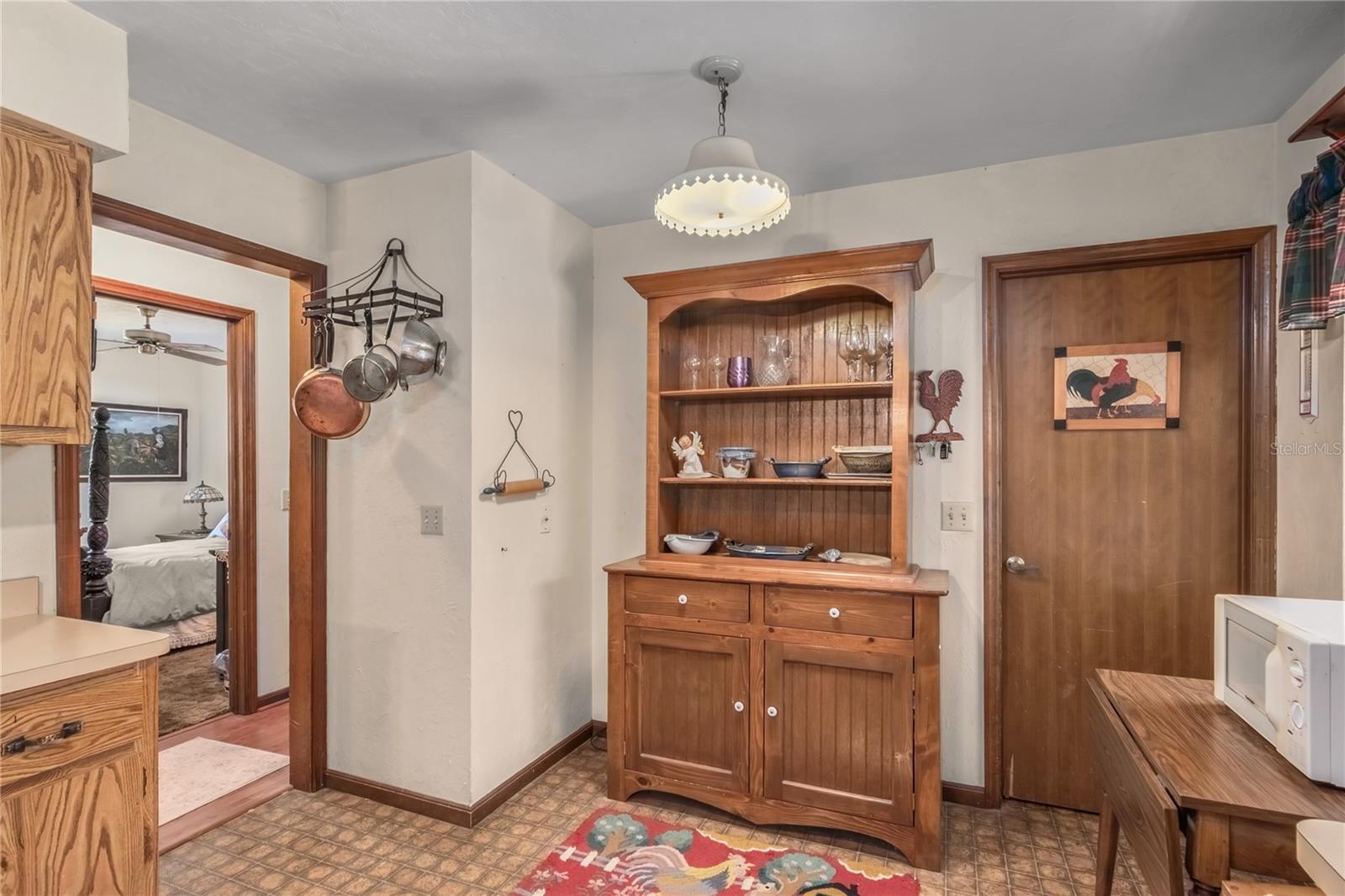 Image 17 of 43 For 2560 46 Lane