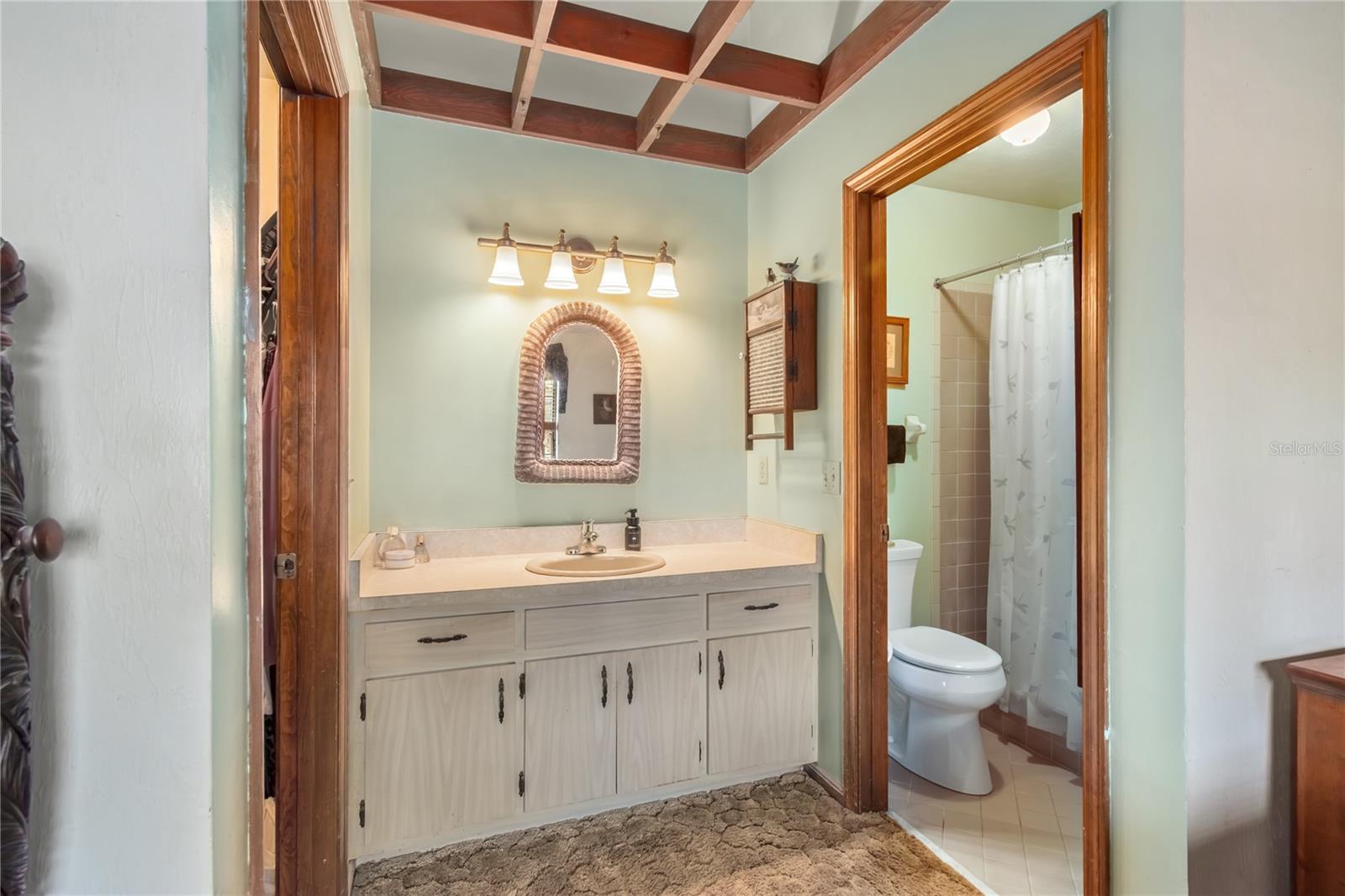 Image 21 of 43 For 2560 46 Lane