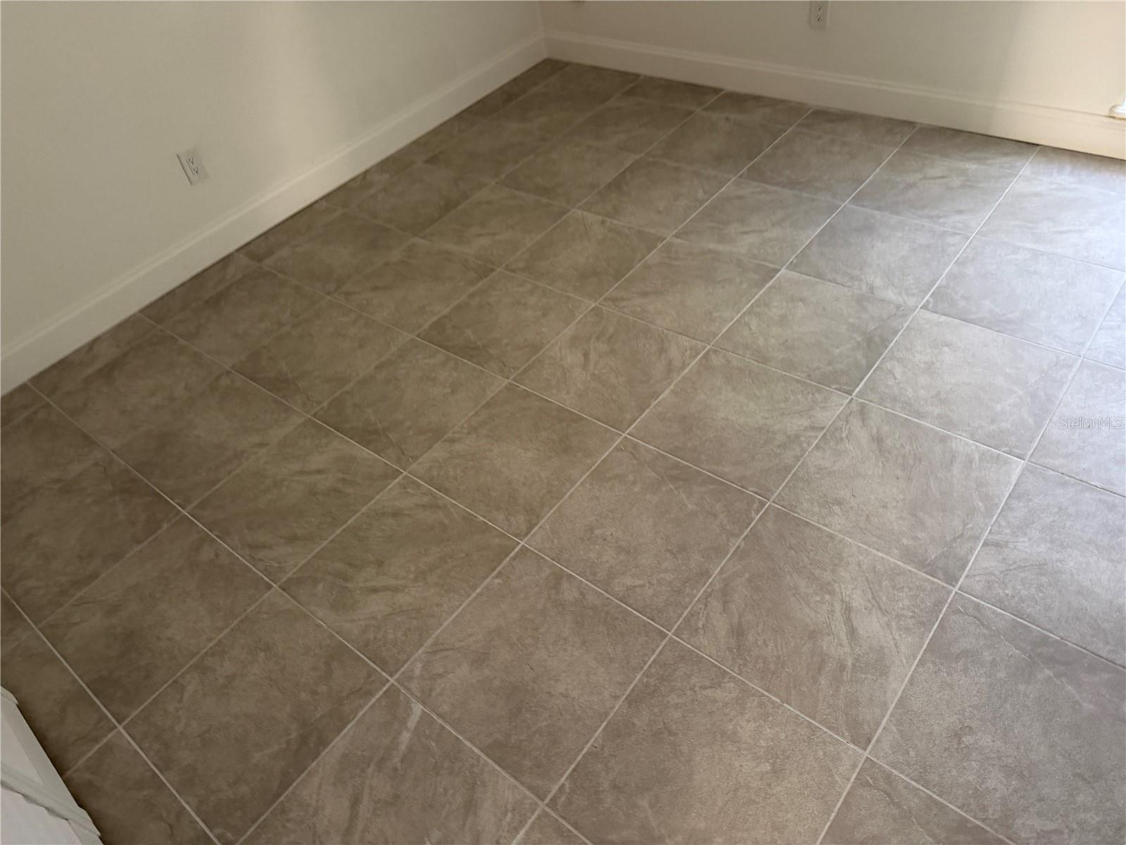 Image 12 of 16 For 5425 28th Lane