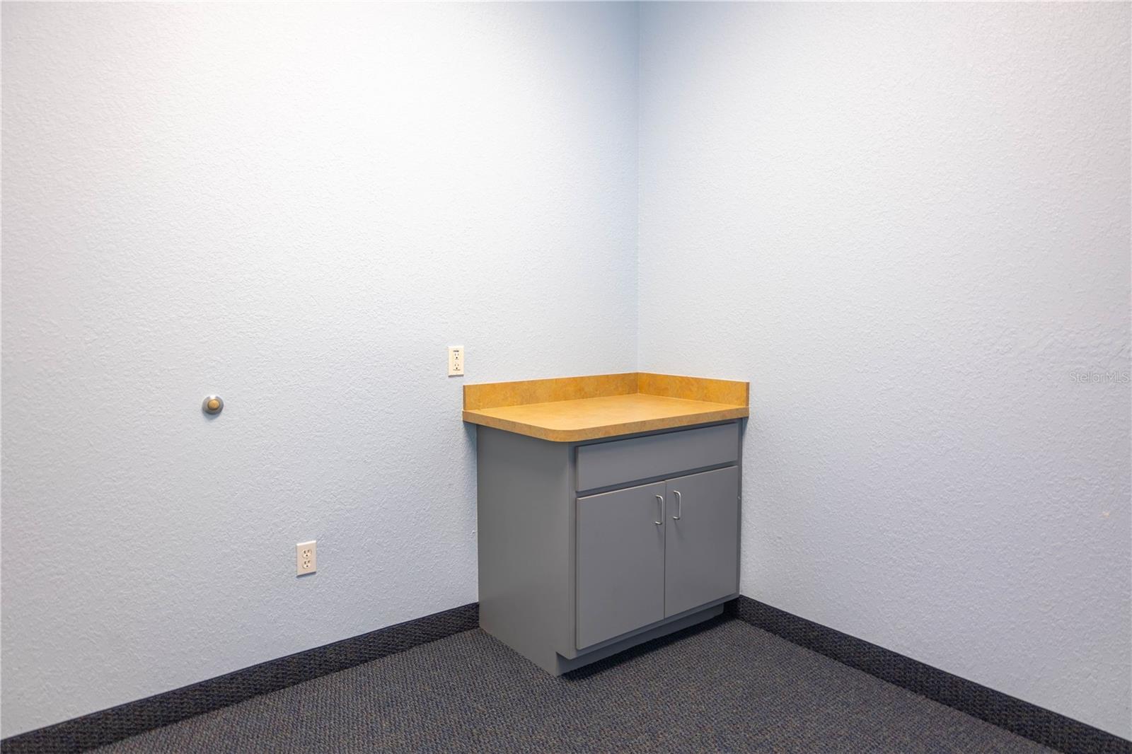 Image 13 of 38 For 1305 25th Loop