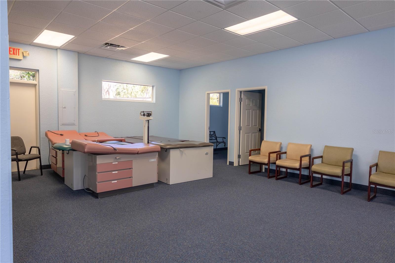 Image 2 of 38 For 1305 25th Loop