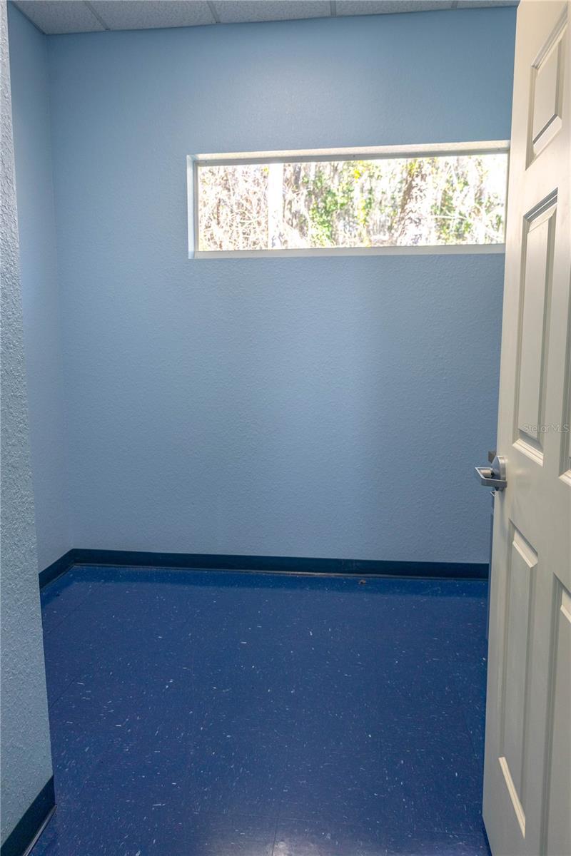 Image 24 of 38 For 1305 25th Loop