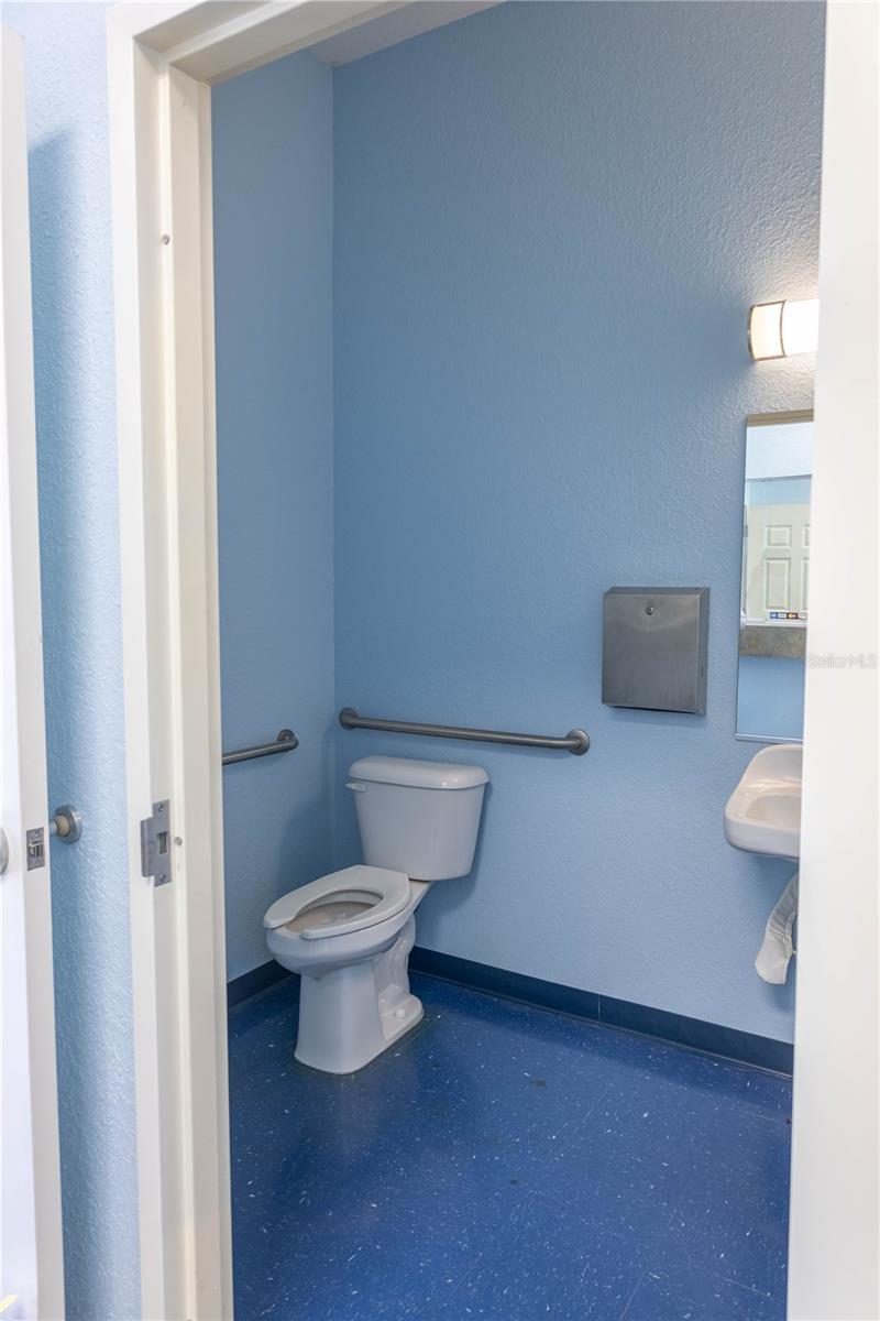 Image 26 of 38 For 1305 25th Loop