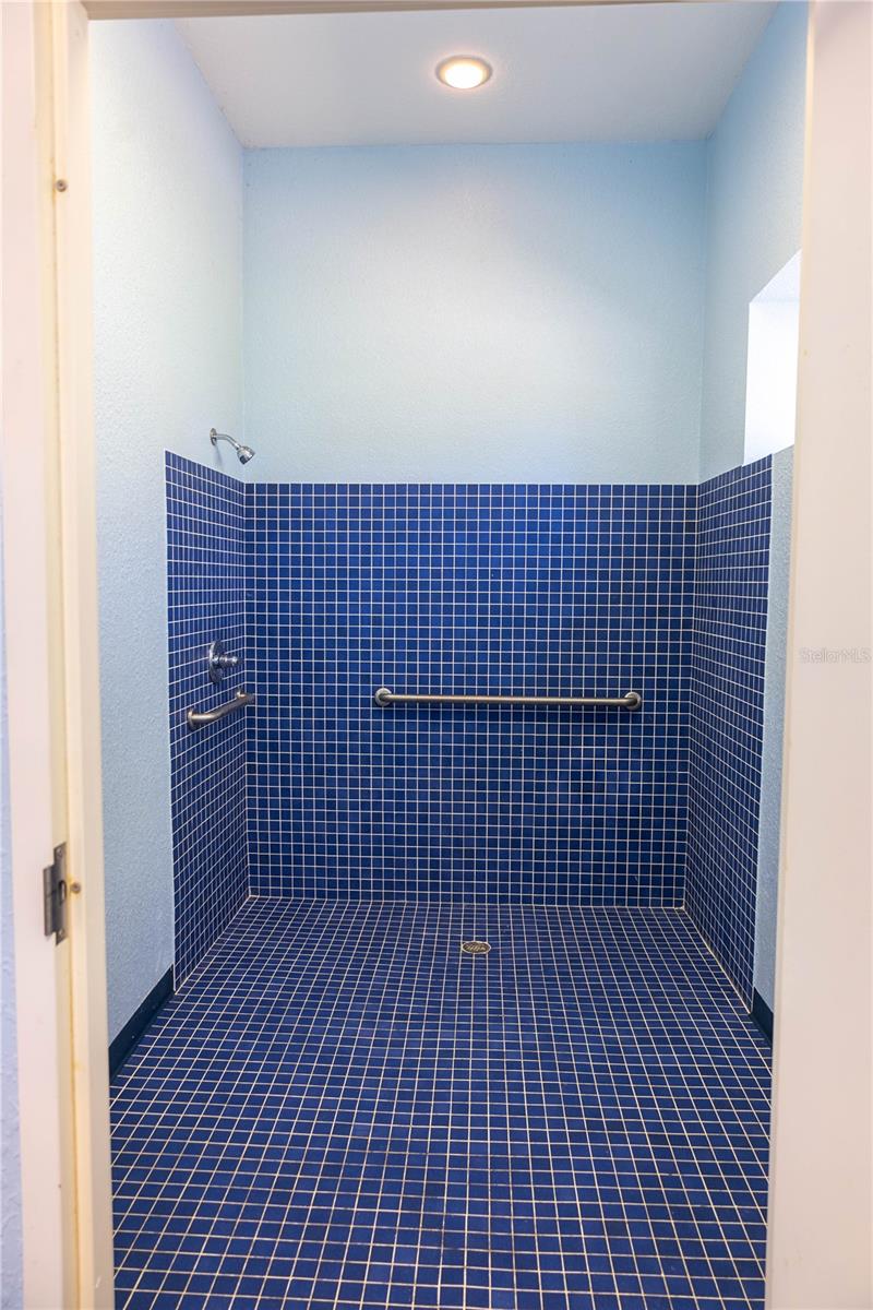 Image 30 of 38 For 1305 25th Loop