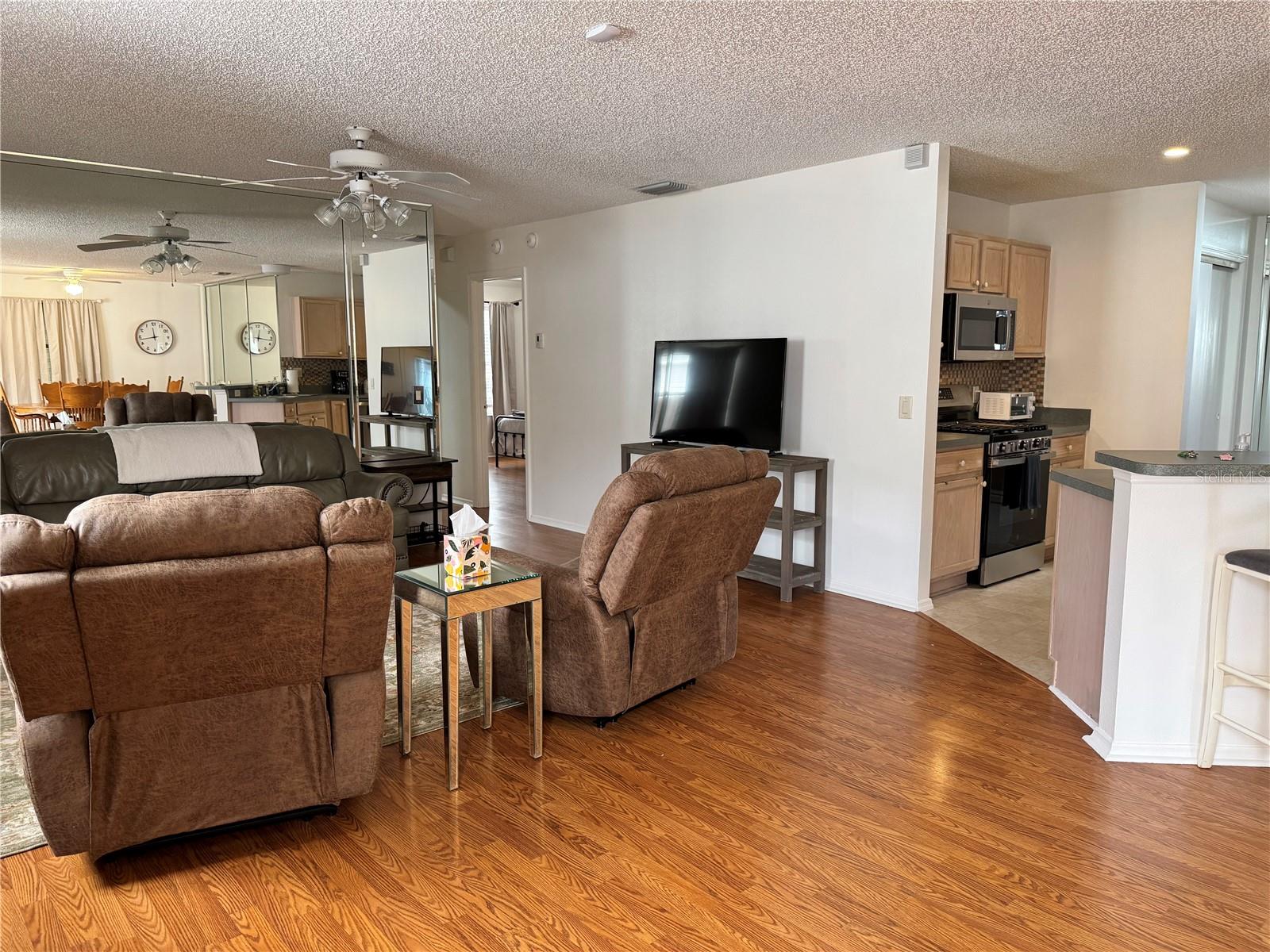 Image 3 of 13 For 17385 82 Pecan Terrace