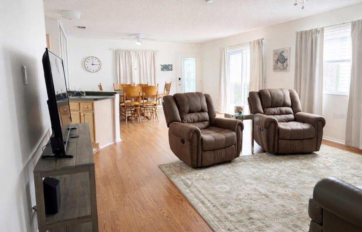 Image 5 of 13 For 17385 82 Pecan Terrace