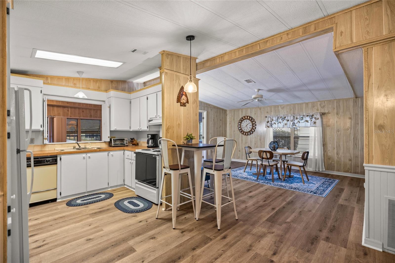 Image 14 of 34 For 708 Coachman Drive