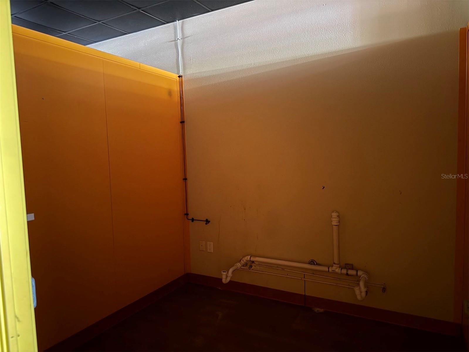 Image 10 of 19 For 2611 19th Avenue Road 500