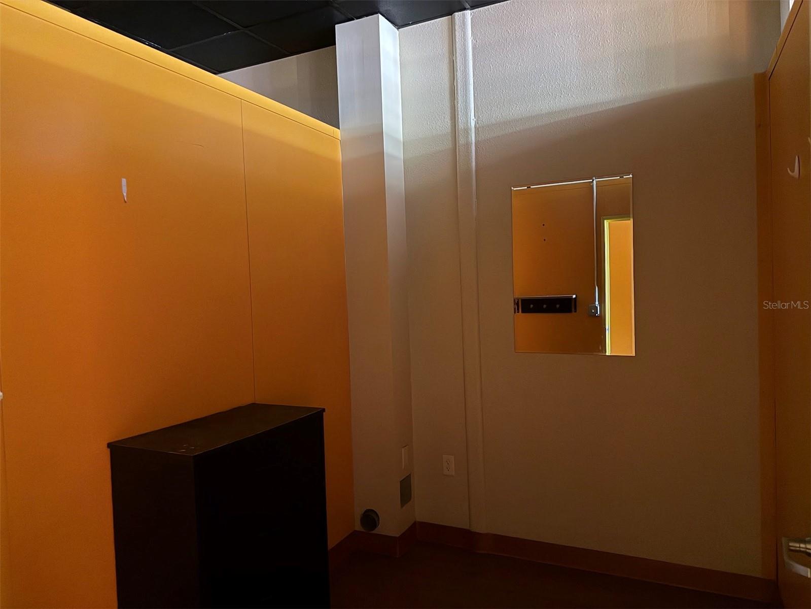 Image 11 of 19 For 2611 19th Avenue Road 500