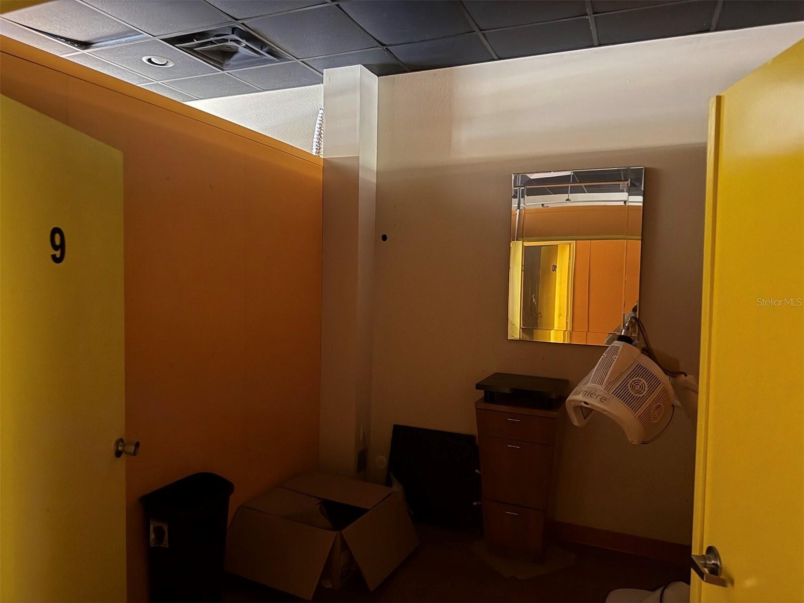 Image 12 of 19 For 2611 19th Avenue Road 500