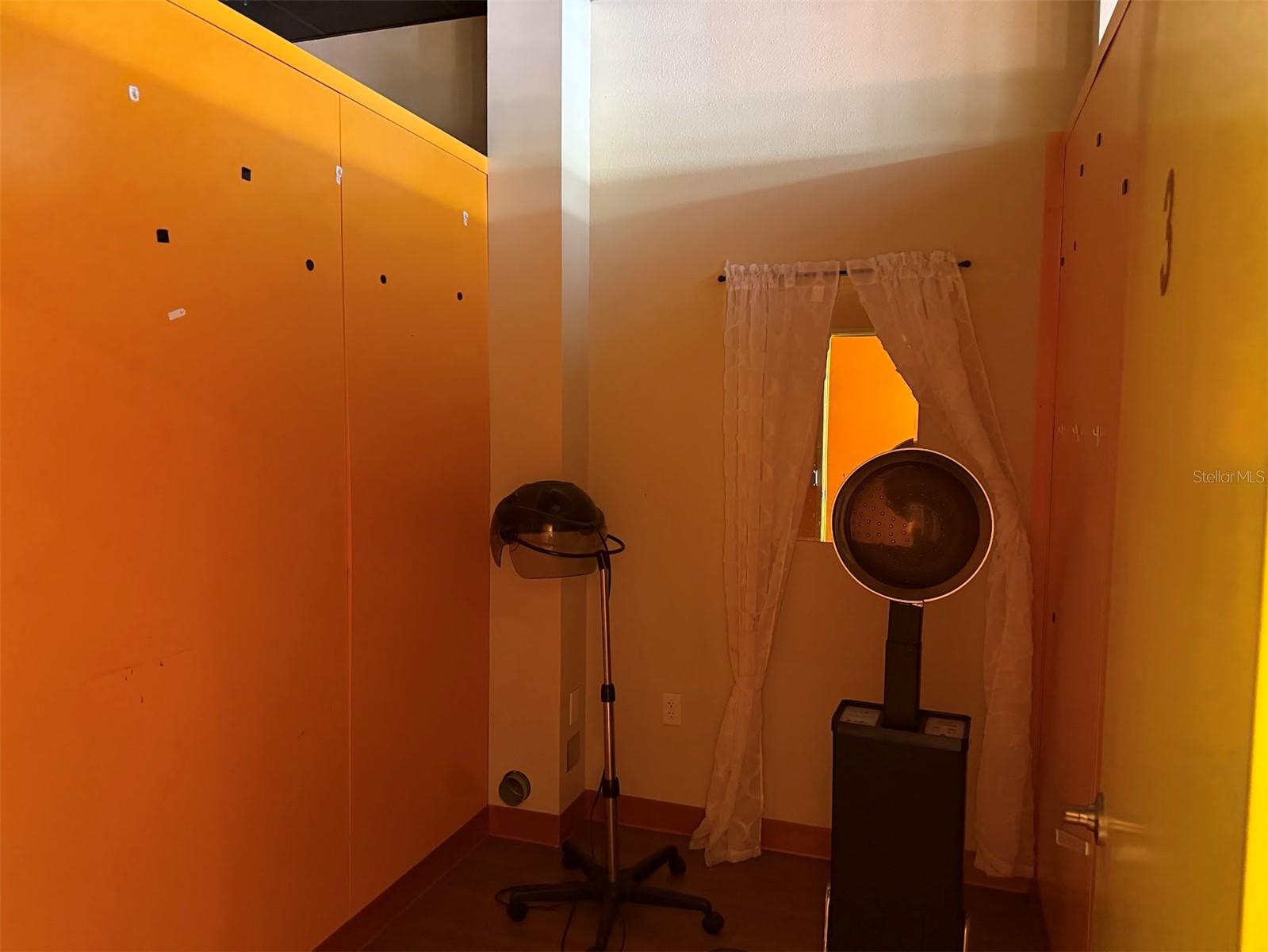 Image 15 of 19 For 2611 19th Avenue Road 500