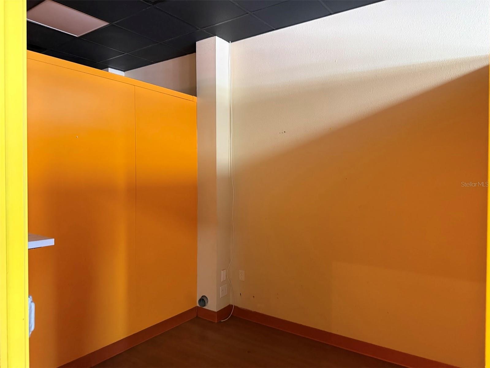 Image 16 of 19 For 2611 19th Avenue Road 500