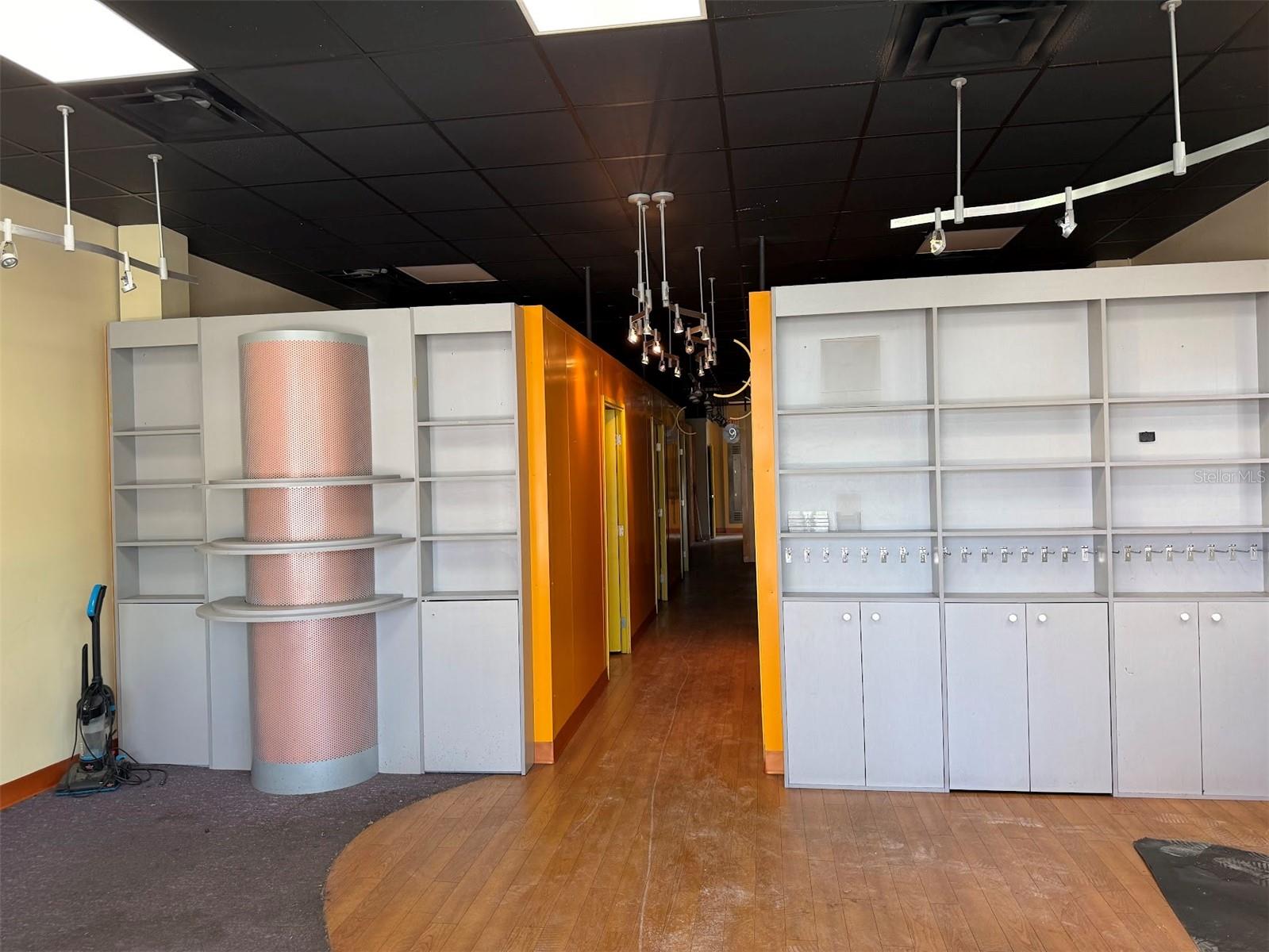 Image 17 of 19 For 2611 19th Avenue Road 500