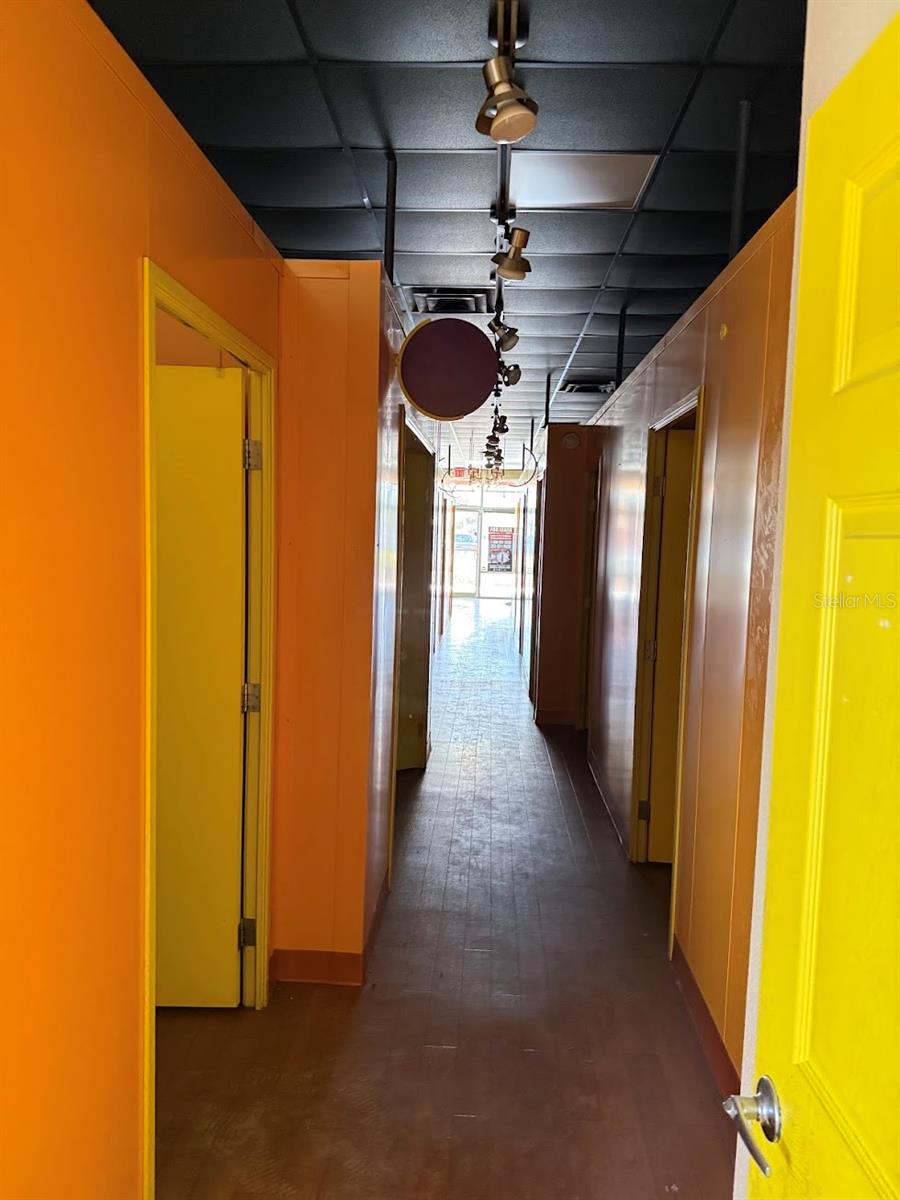 Image 6 of 19 For 2611 19th Avenue Road 500