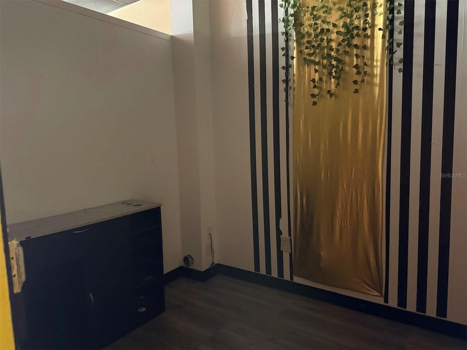 Image 7 of 19 For 2611 19th Avenue Road 500