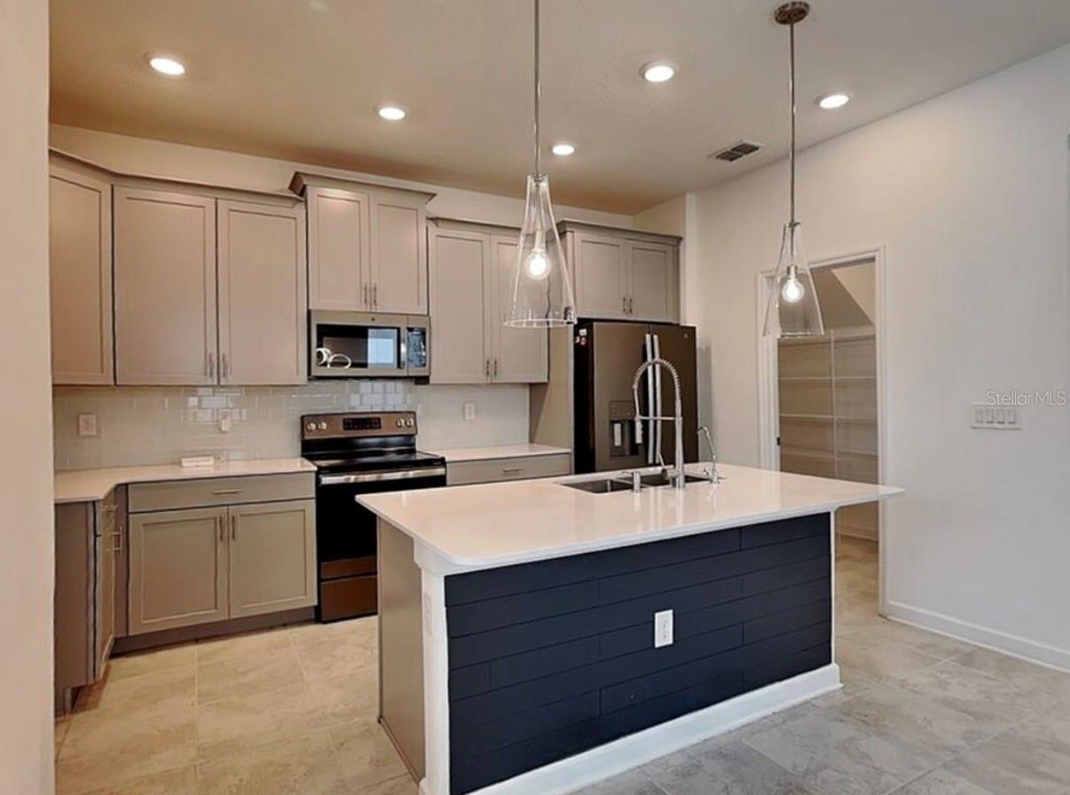 Image 4 of 37 For 9735 Petition Way