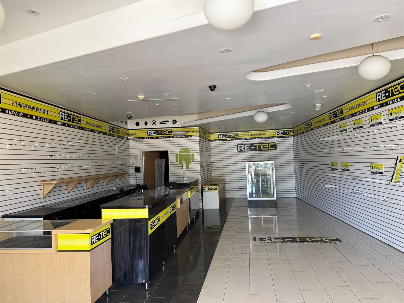 Image 4 of 10 For 2611 19th Avenue Road 700