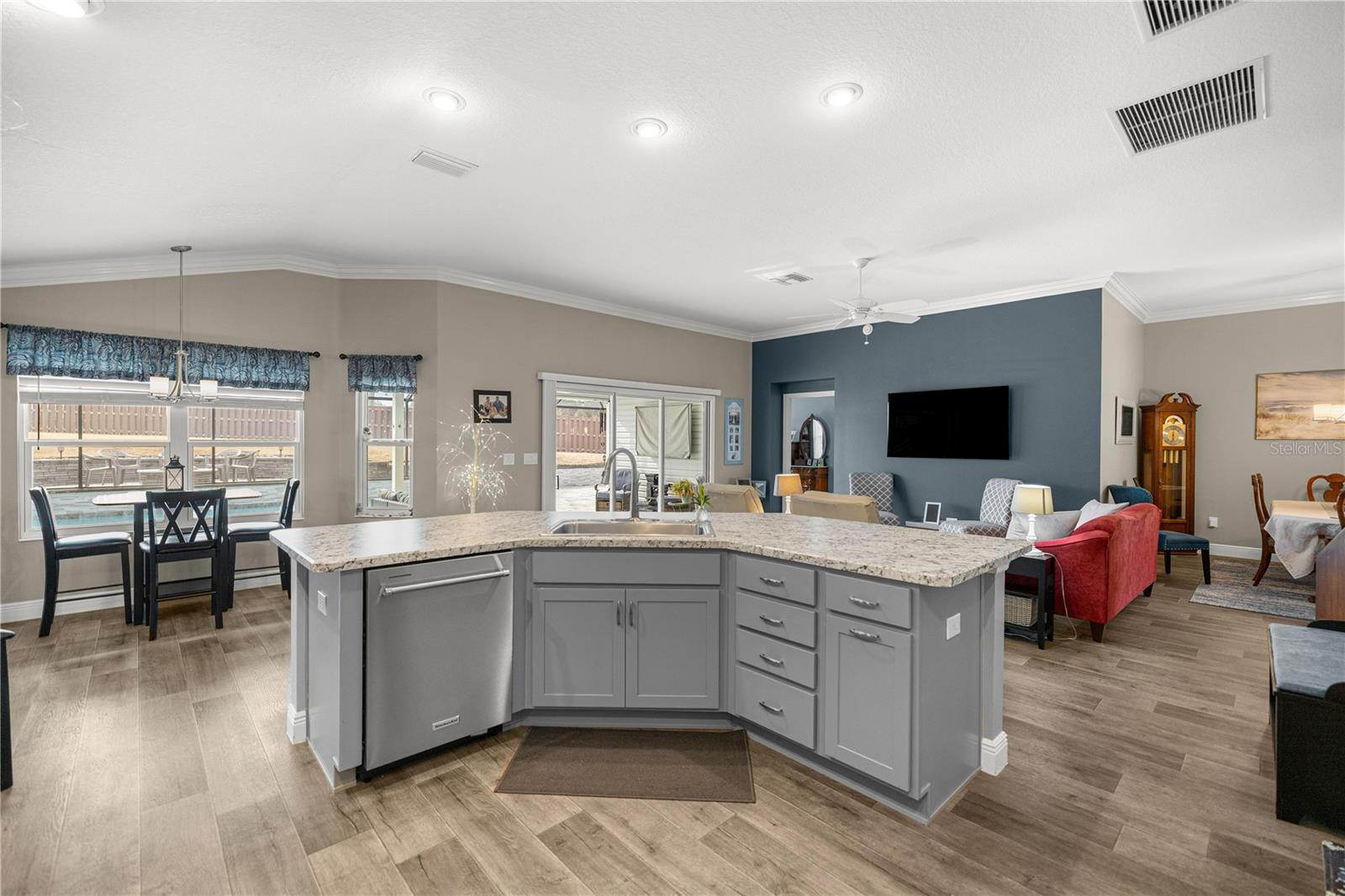 Image 16 of 60 For 11041 White Terrace