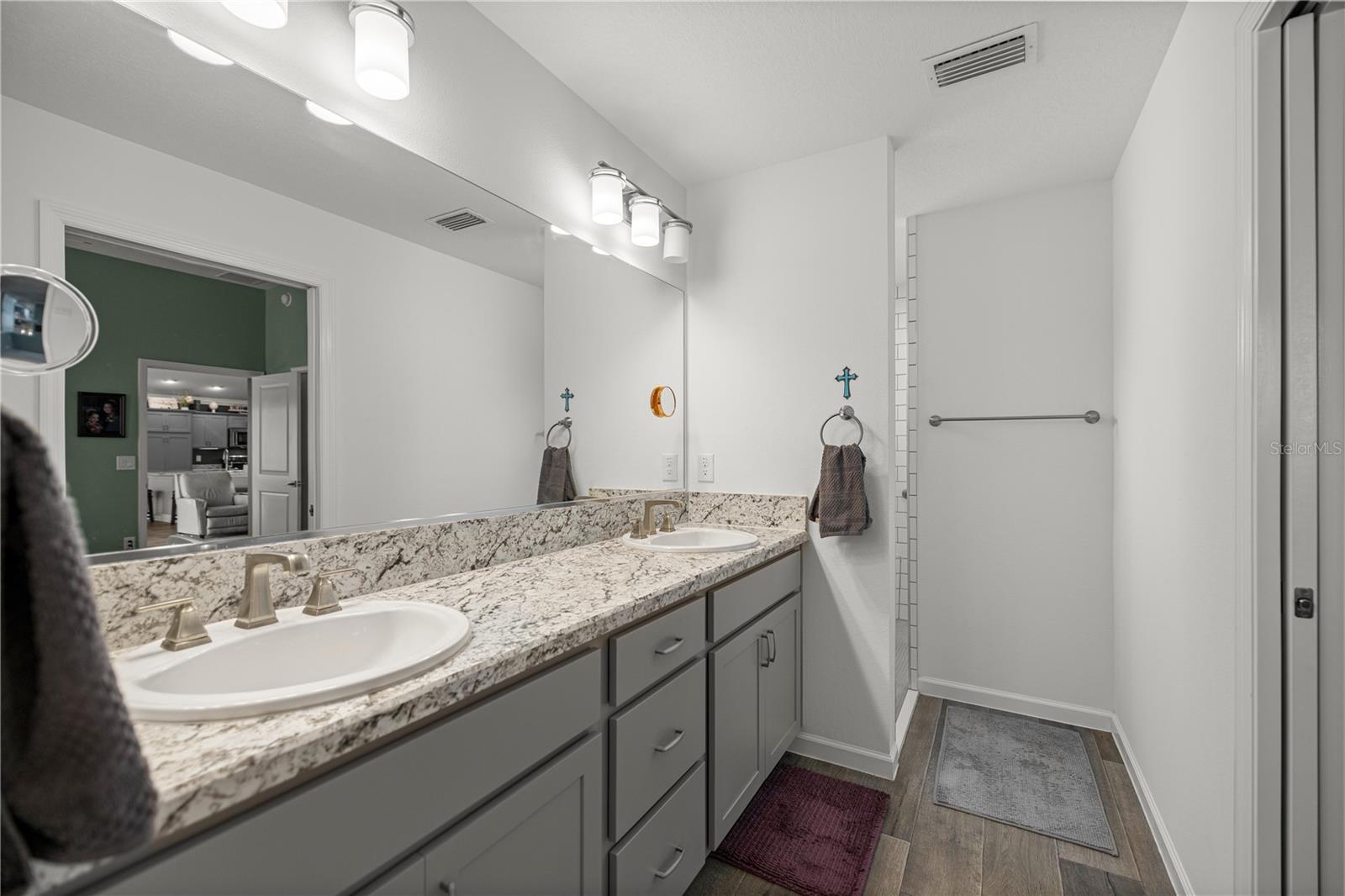 Image 28 of 60 For 11041 White Terrace