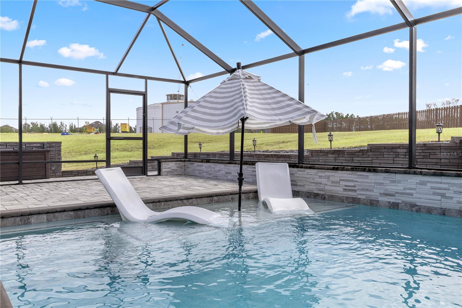 Image 41 of 60 For 11041 White Terrace