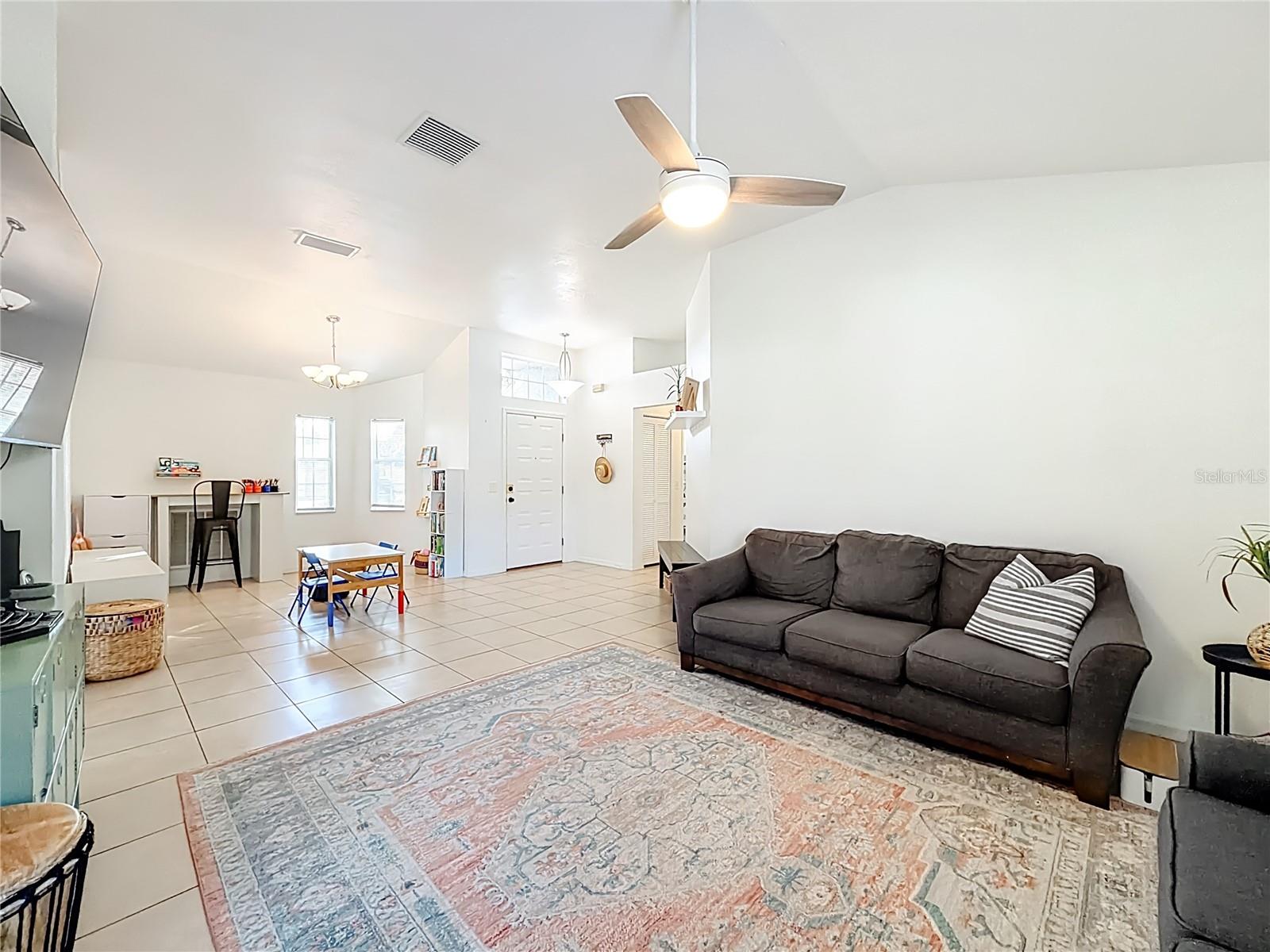 Image 14 of 49 For 4360 Mae West Way